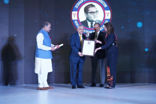 Outstanding Contributions in Covid Care Award Prof. (Dr) Randeep Guleria