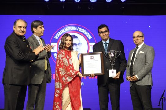 Emerging Young Leader in Medicine and Healthcare AwardDr Deepak Padmanabhan